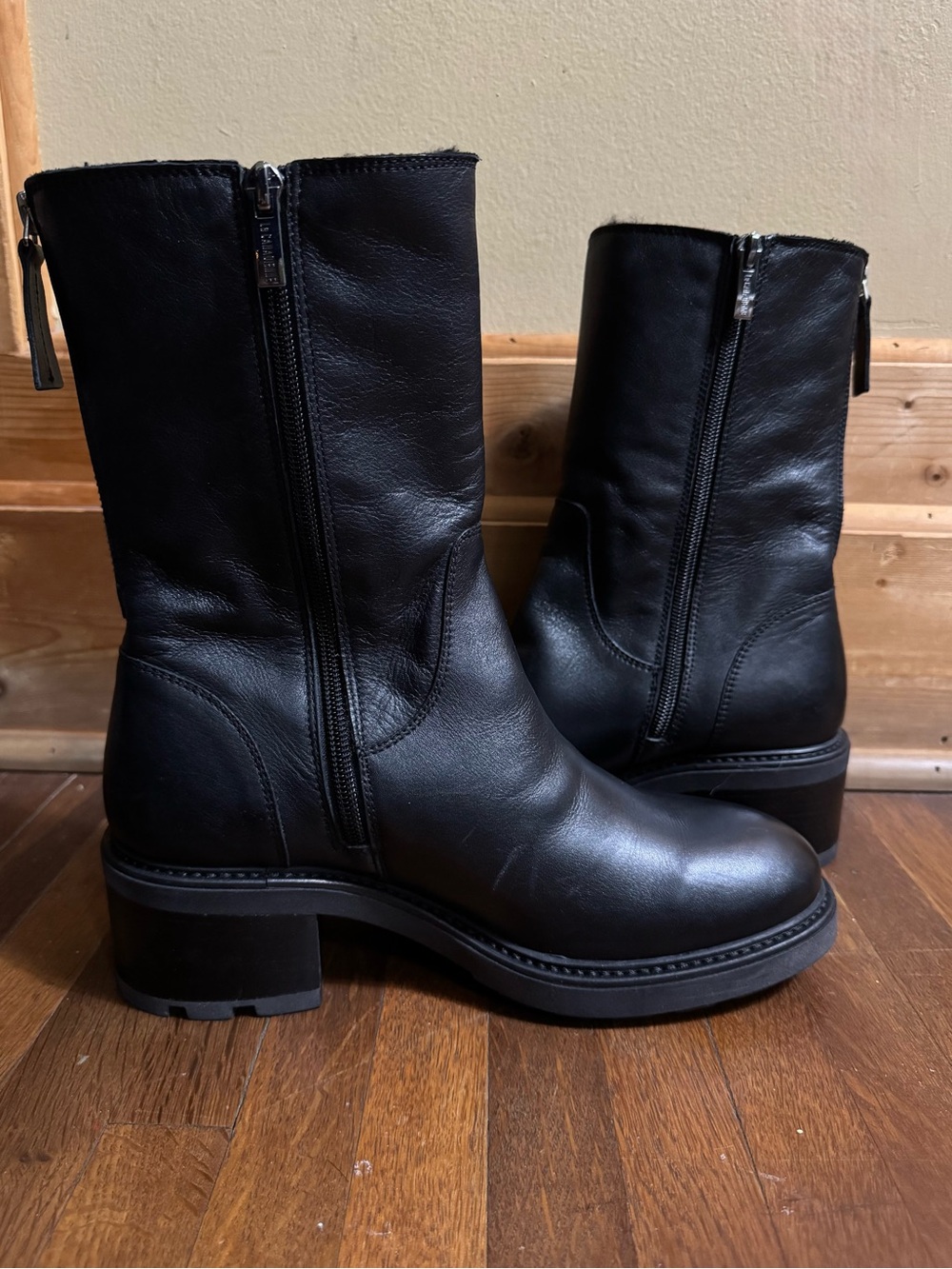 La CANADIENNE Black Leather Mid-Calf Women's Boots